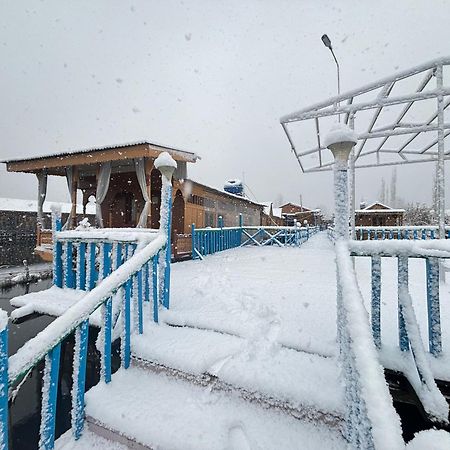 Готель Houseboat Wild Rose Срінагар Екстер'єр фото
