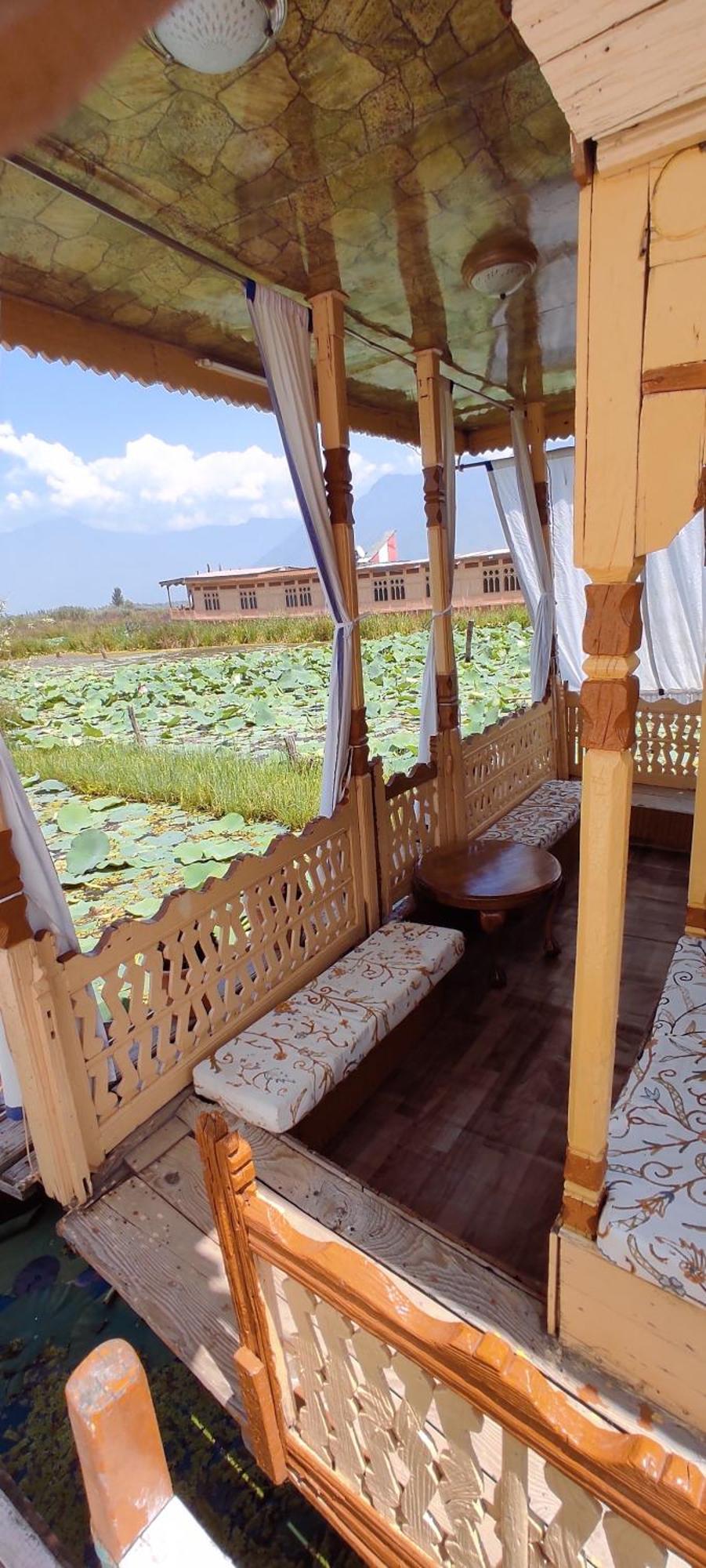 Готель Houseboat Wild Rose Срінагар Екстер'єр фото